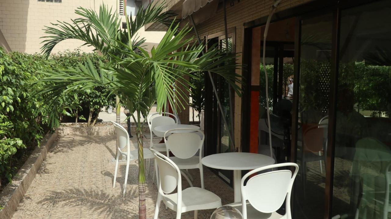 Residence Hotel Carmel Cocody Abidjan Buitenkant foto